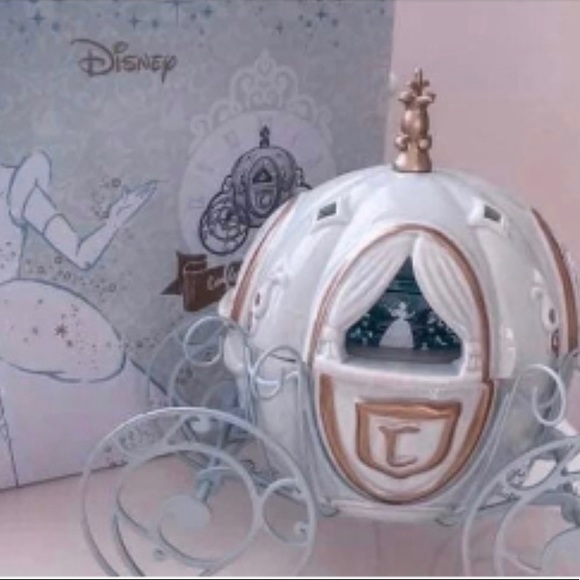 Scentsy CINDERELLA CARRIAGE WARMER WITH WAX - Picture 3 of 3
